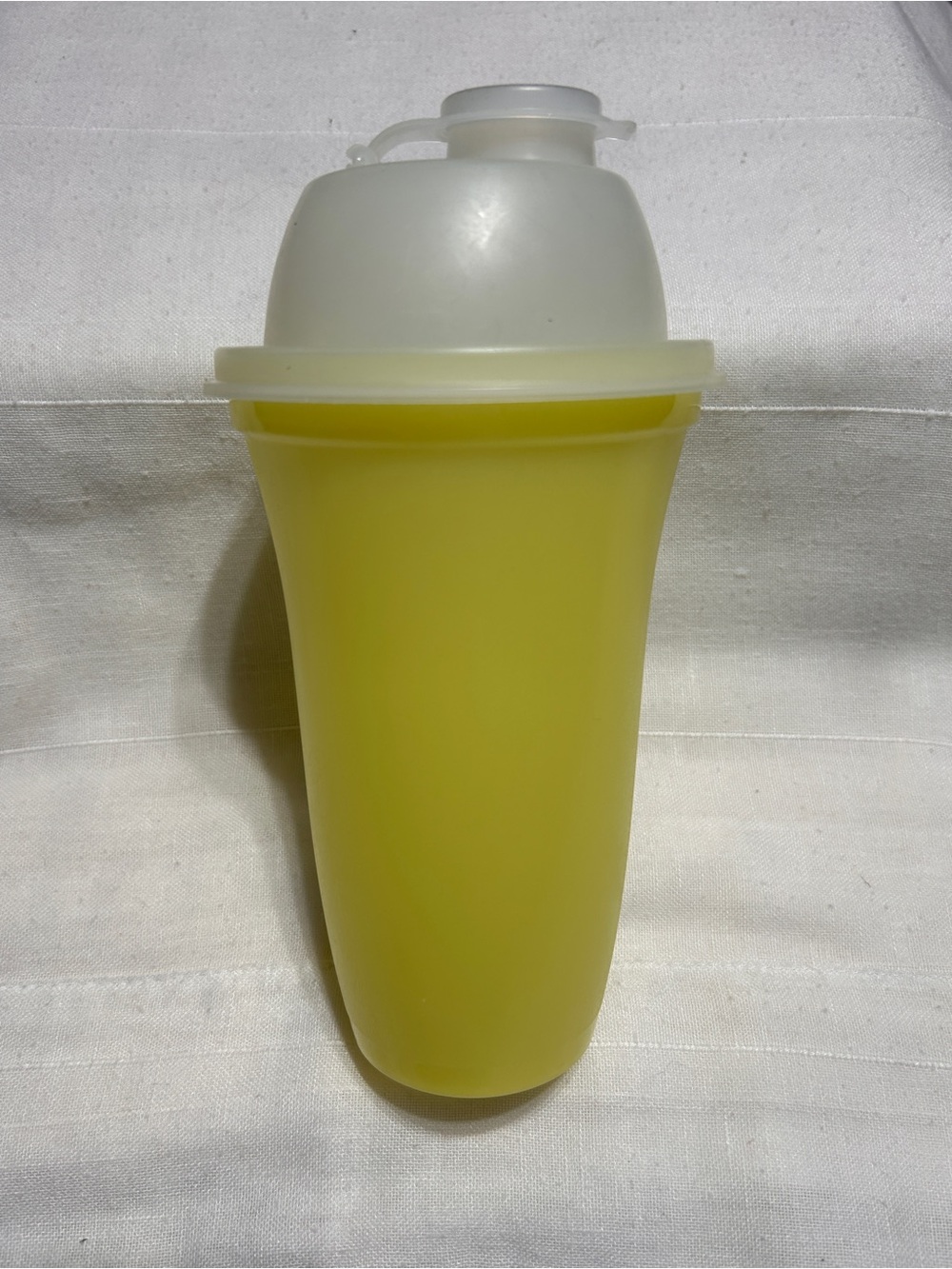 Vintage Tupperware Yellow Quick Shake #844 Shaker/Mixer Complete w/Insert